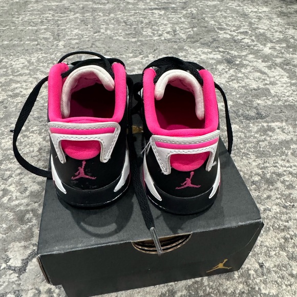 Toddler Jordan Retro Low - Picture 2 of 7